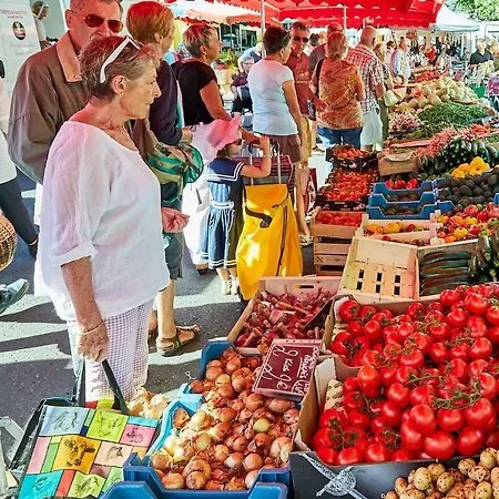 Дом отдыха Les Pins Noirs Le Bu-sur-Rouvres